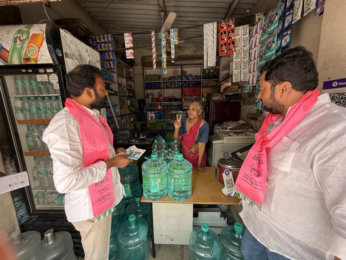 ysathishreddy's tweet image. For BRS, the real campaigners are the people, every shop you visit, every house you step in, all they say is, We want our KCR back! 

BRS for Jubilee hills 
Jubilee Hills with BRS 

Jai Telangana, Jai KCR! ✊🏻