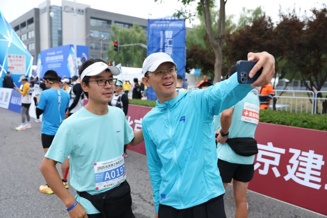 DailyBeijing's tweet image. Go, go, go! 🏃 On the morning of Oct. 12, the 2025 Haidian #Marathon officially kicked off in #Beijing.