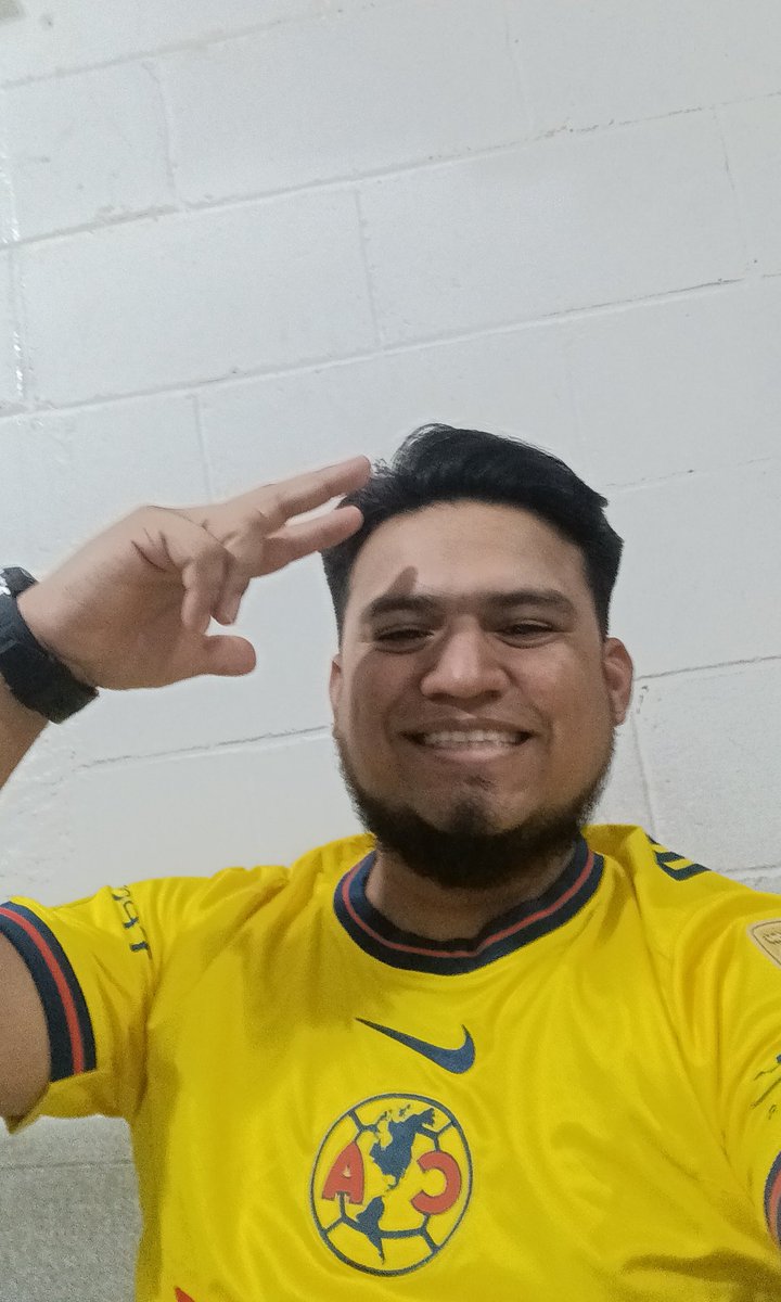 henrytown11's tweet photo. REGALENME UN GOL AMERICA!!!! CUMPLO AÑOS 🍻🎂🇲🇽💛💙 #ElMejorFutEnTUDN https://t.co/VPUlIrTJcA