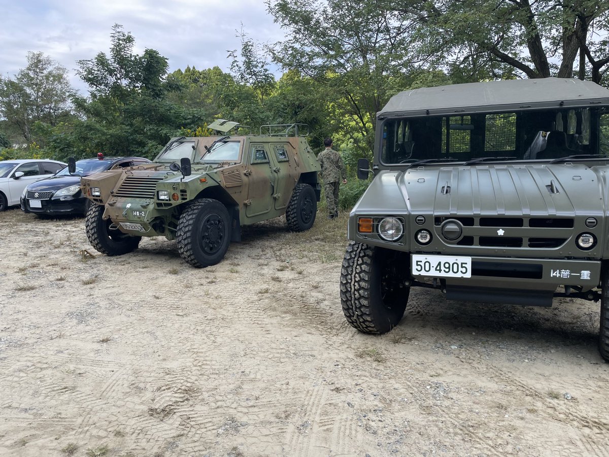 zunkop's tweet photo. 【？？？】参加しているネトゲコミュニティのサバゲイベントに自衛隊(第14普通科連隊&amp;石川地方協力本部)が高機動車とLAVを引き連れて広報でやってくる(？？？？)

せっかくなんでLAVの上に乗せてもらいました
※SNS掲載許可済

#triserver #trigaming #鳥鯖ｻﾊﾞｹﾞｰin石川 https://t.co/jjgBp3kxsB