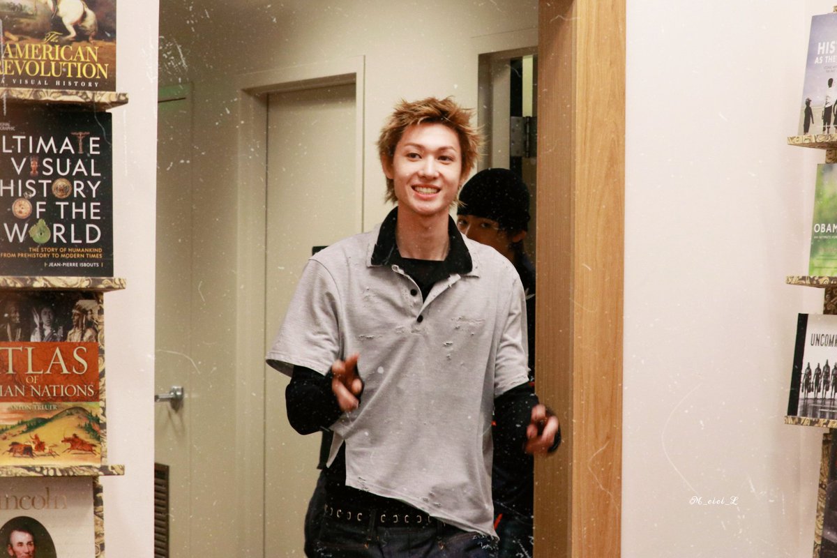 251011 BN Fansign

That's the VIBE 🫠

#MARTIN #마틴 
#CORTIS #코르티스 #COLOR_OUTSIDE_THE_LINES