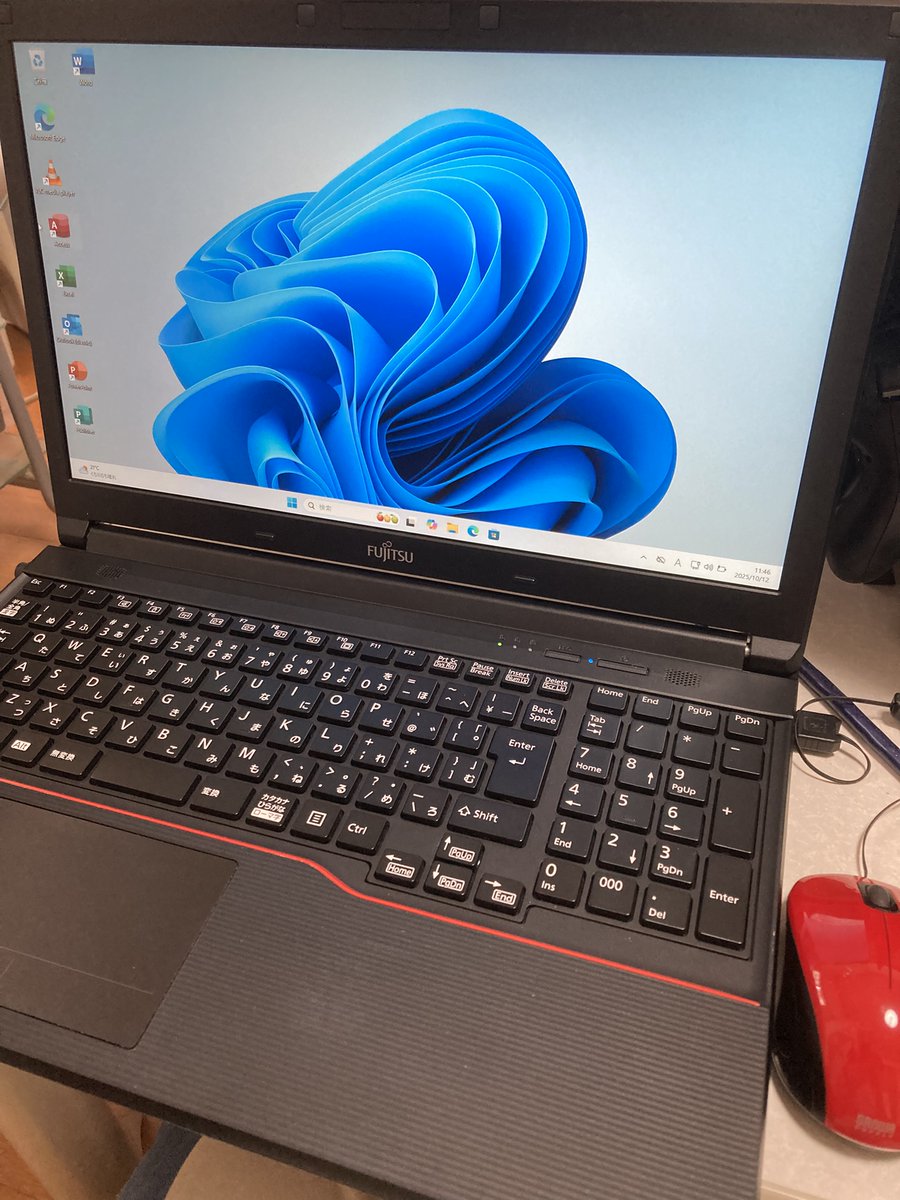 MUGIKOME100's tweet image. Windows10のサポート終了直前、ギリギリですが新しいノートPCが到着、間に合いました。主に事務処理に使ってる程度なのでこれで十分かな。自分仕様の初期設定やるべ、、面倒だけど

#windows10 #windows11