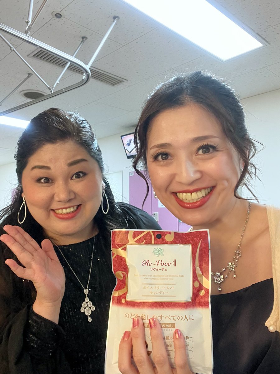 昨日は久しぶりの夜本番！
いつも日中に体力使い果たしてしまうので、こどもたちは実家に預けて、ゆっくり本番に向けて集中させてもらいました😊
アリアもやりたい事できたし、小鉄先生との二重唱もピタッとパズルが合った感じで歌えて、本当に楽しかった✨✨
アディーナって可愛いな💓
また歌おう！