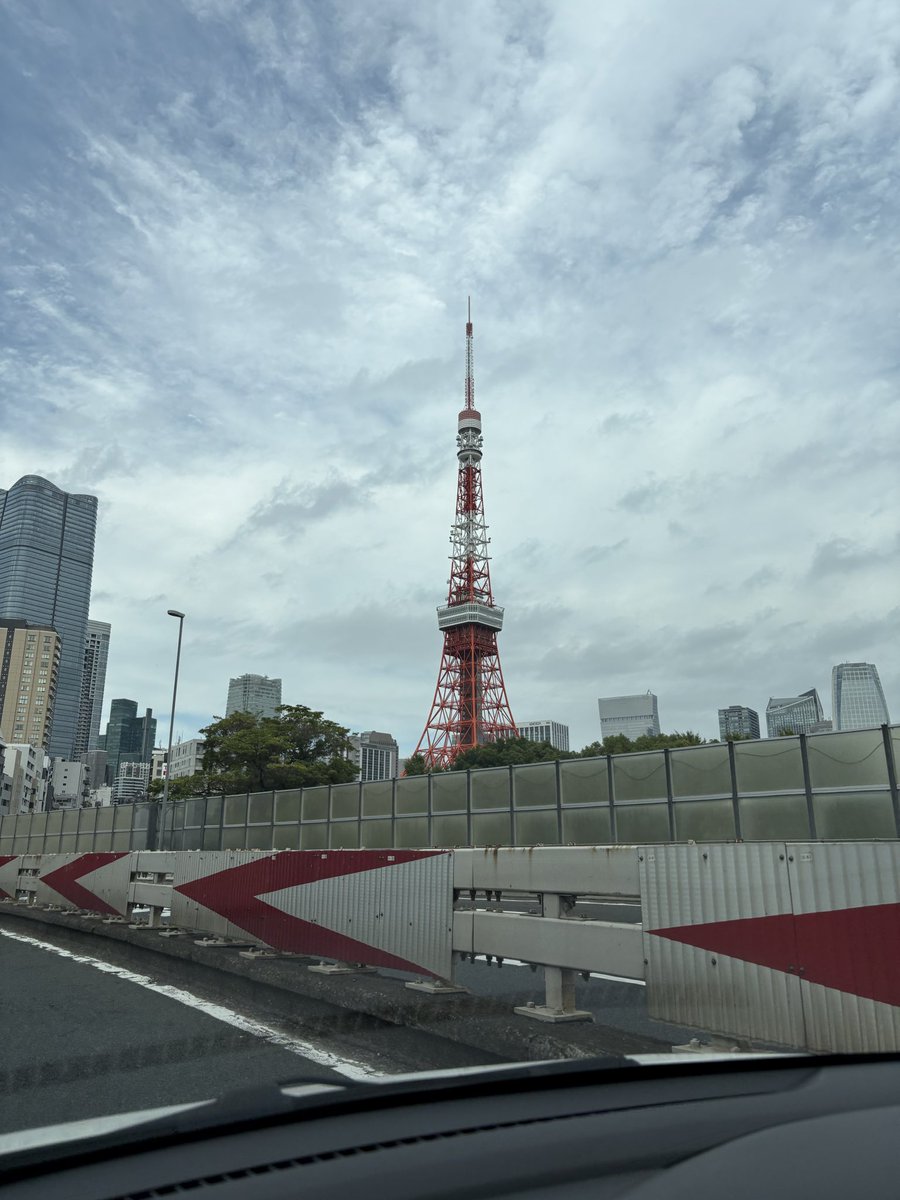 PIanarian229's tweet photo. 東京きた https://t.co/9ZbgesmUTR