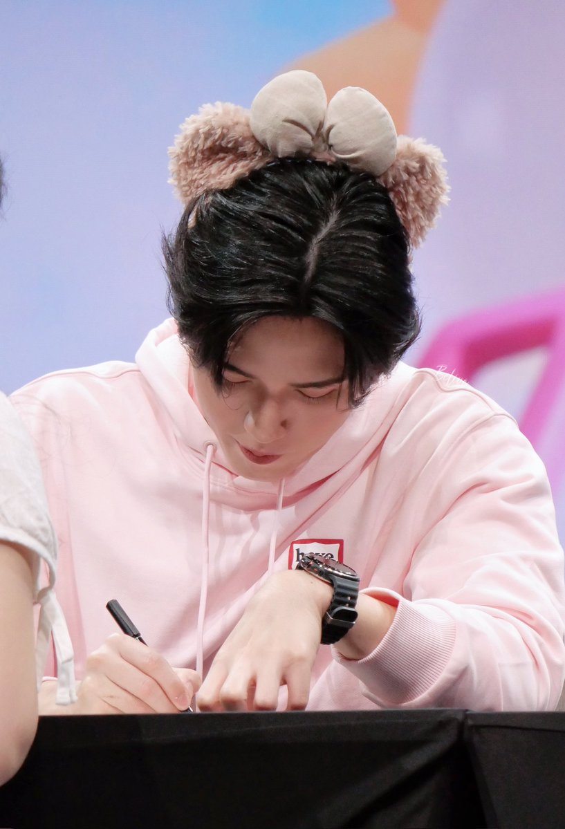 krongkanPh's tweet image. อันนี้แจกลายเซนหรือเกร็งข้อสอบลูก!?
TAYNEW FNV FANSIGN
#GMMTVFANIVALxTayNew 
#Newwiee