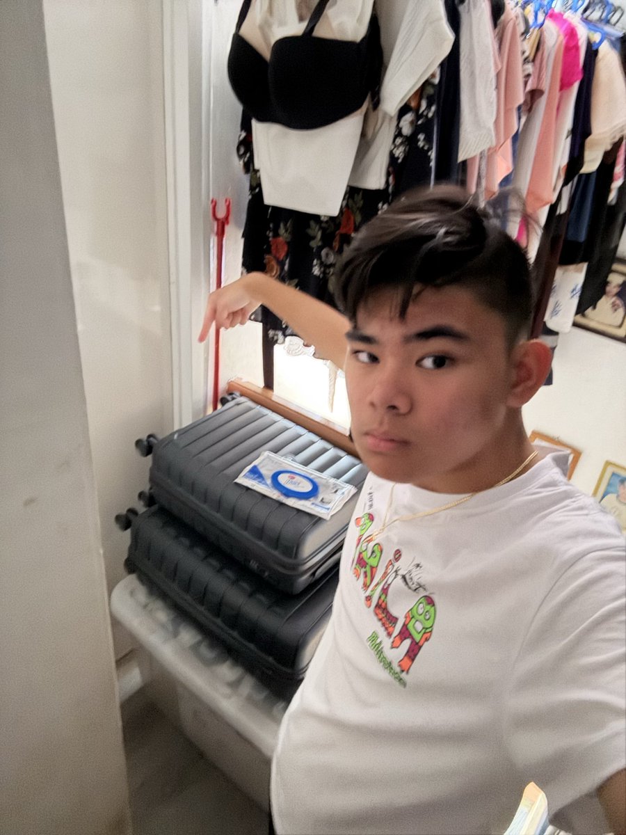 EnzoBoiiii's tweet image. This house is the exact point I STARTED MY CHANNEL and CREATED my first YouTube video. 

Back in 2020, I would just wake up everyday doing livestreams and gameplay videos on Roblox. 

Just apparently found the gaming chair I used during that period. I was 11, now 16. #throwback