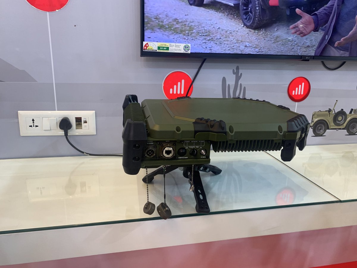 thegeo_sync's tweet image. 🚨 OneWeb Unveils 9kg Man-Portable Antenna for Tactical Communications

OneWeb has introduced a compact, backpack-sized satellite communication (Satcom) antenna weighing around 9 kg, designed to enhance secure connectivity for soldiers in remote or forward-deployed areas.

🔹…