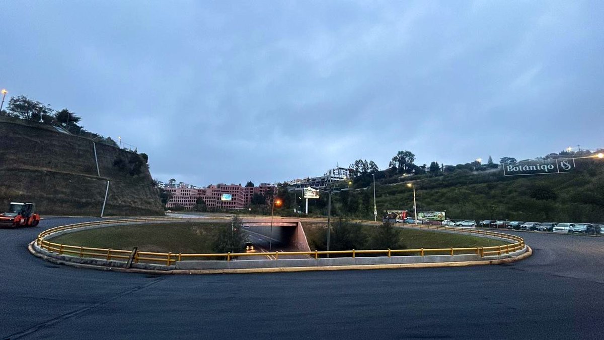 ObrasQuito's tweet photo. ✅#QuitoConObras | Cumplimos✅

Habilitamos la circulación sobre el redondel del Escalón de Lumbisí. Nuestros equipos trabajaron en jornadas intensas. 

Más cierres viales aquí ➡️ https://t.co/4l4Tpl5xqh

#QuitoRenace https://t.co/oxmSmmTDX0