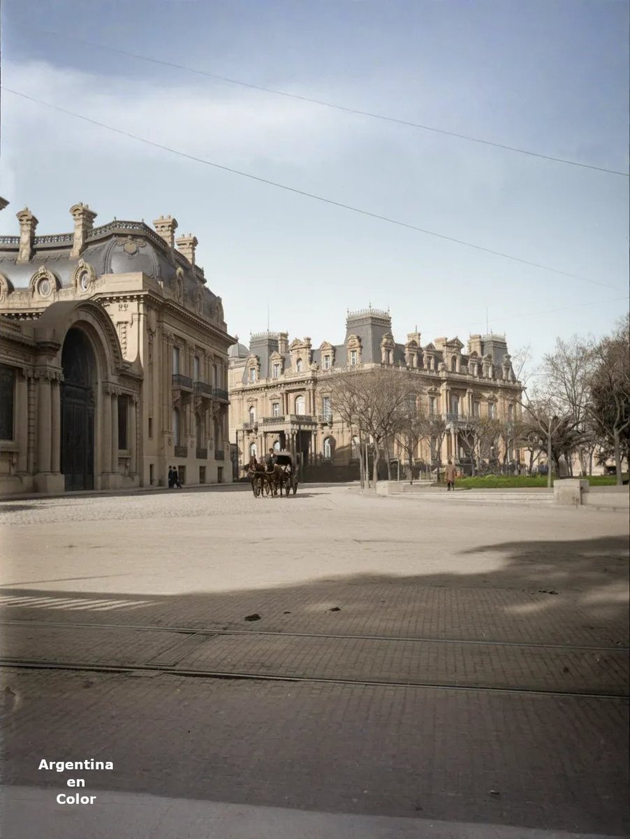 Argentinaacolor's tweet image. Palacio Anchorena y Palacio Ortiz Basualdo Dorrego desde la calle Arenales. Foto c. 1915.
