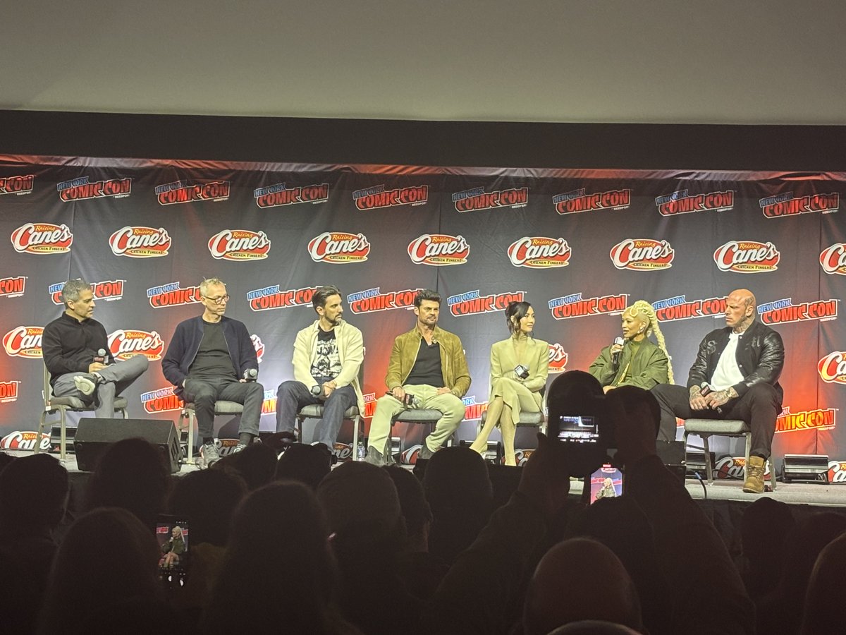 joeyjharold's tweet image. My live reaction to the MK2 movie clip at @NY_Comic_Con . They didn’t let us record, so I kept my phone away. But it was awesome! ALSO! They move all the cosplayers to the front of the stage for a pic, and then put us all in VIP! @Todd_Garner #MortalKombat #MortalKombat2