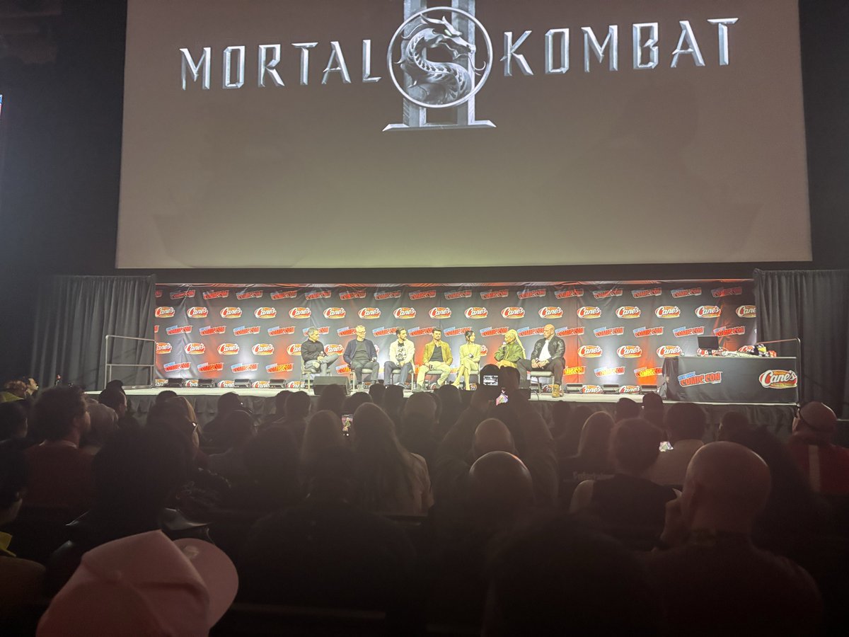 joeyjharold's tweet image. My live reaction to the MK2 movie clip at @NY_Comic_Con . They didn’t let us record, so I kept my phone away. But it was awesome! ALSO! They move all the cosplayers to the front of the stage for a pic, and then put us all in VIP! @Todd_Garner #MortalKombat #MortalKombat2