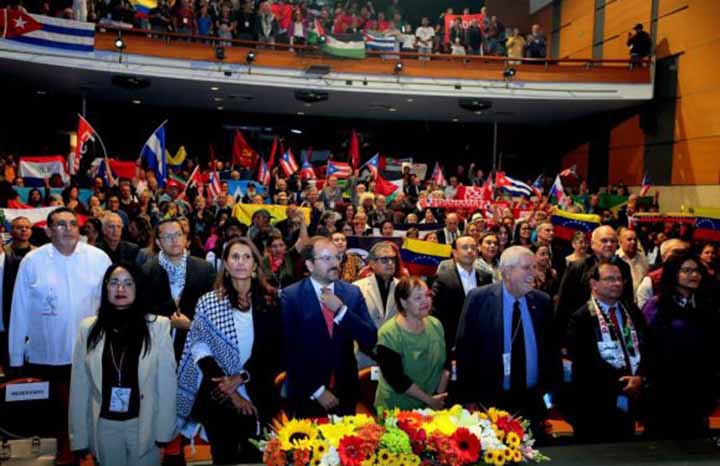 🏅🌎|| Condecoran a amigos de Cuba en encuentro continental solidario

🫶 🇲🇽 Cerró en México el primer día de sesiones del IX Encuentro continental latinoamericano y caribeño de respaldo al pueblo de Cuba con la entrega de la Orden de la Solidaridad y la Medalla de la Amistad.