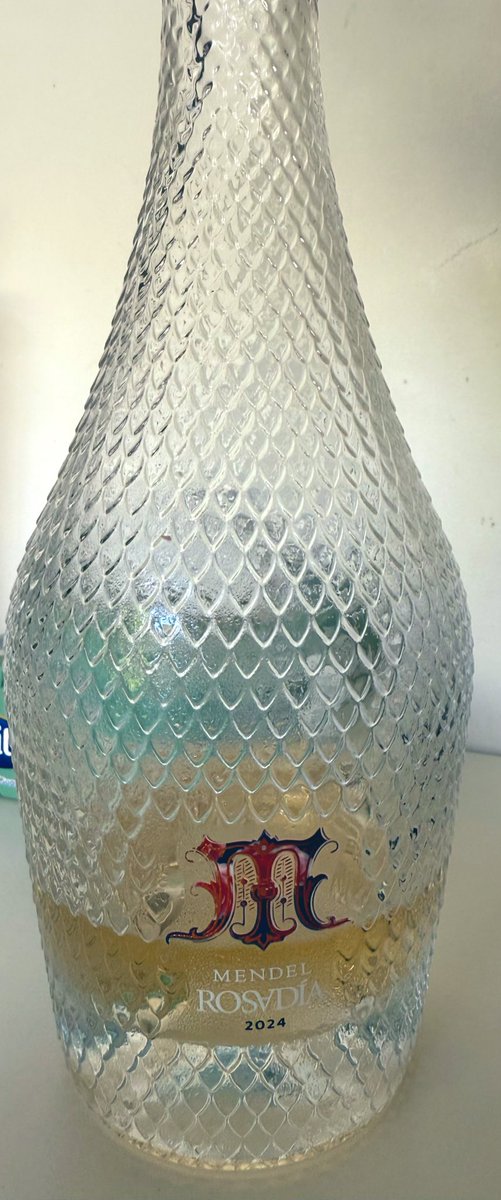 #Mendel Rosadia , increíble vino , la botella es magia , crack <a href="/RobertodelaMota/">Roberto de la Mota</a>