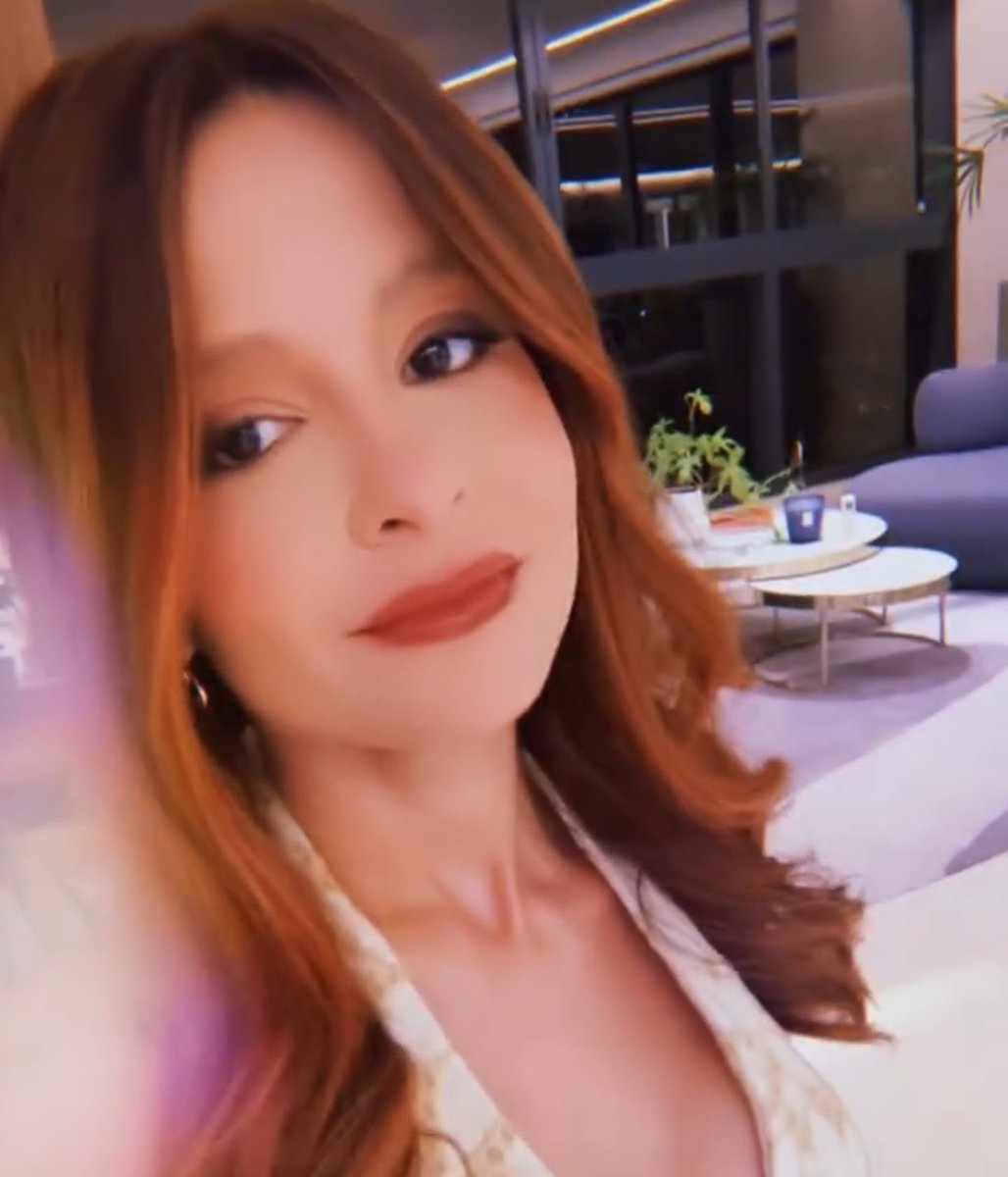 vihmaraiser's tweet image. fala sério, que mulher linda!🧡