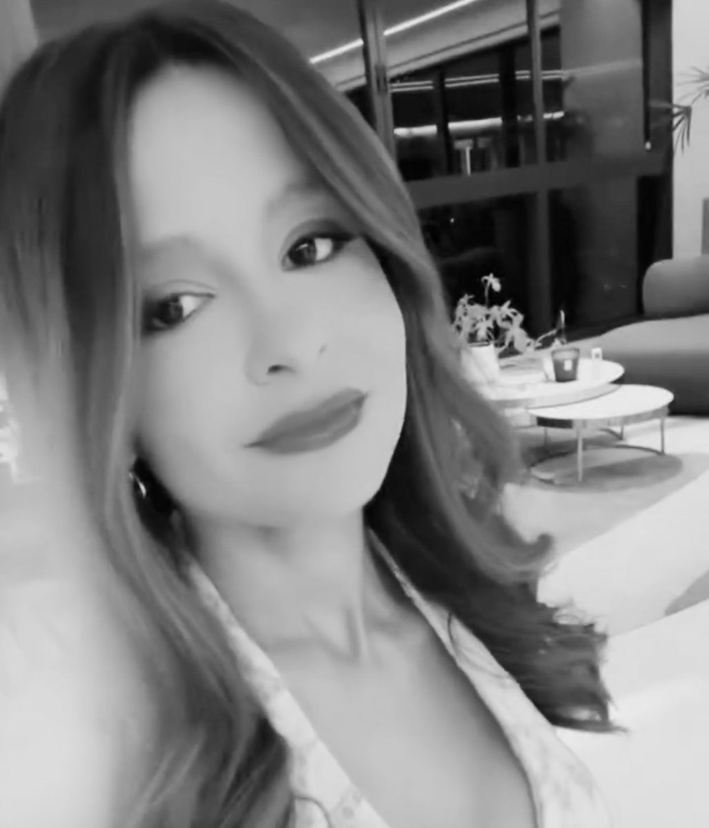 vihmaraiser's tweet image. fala sério, que mulher linda!🧡