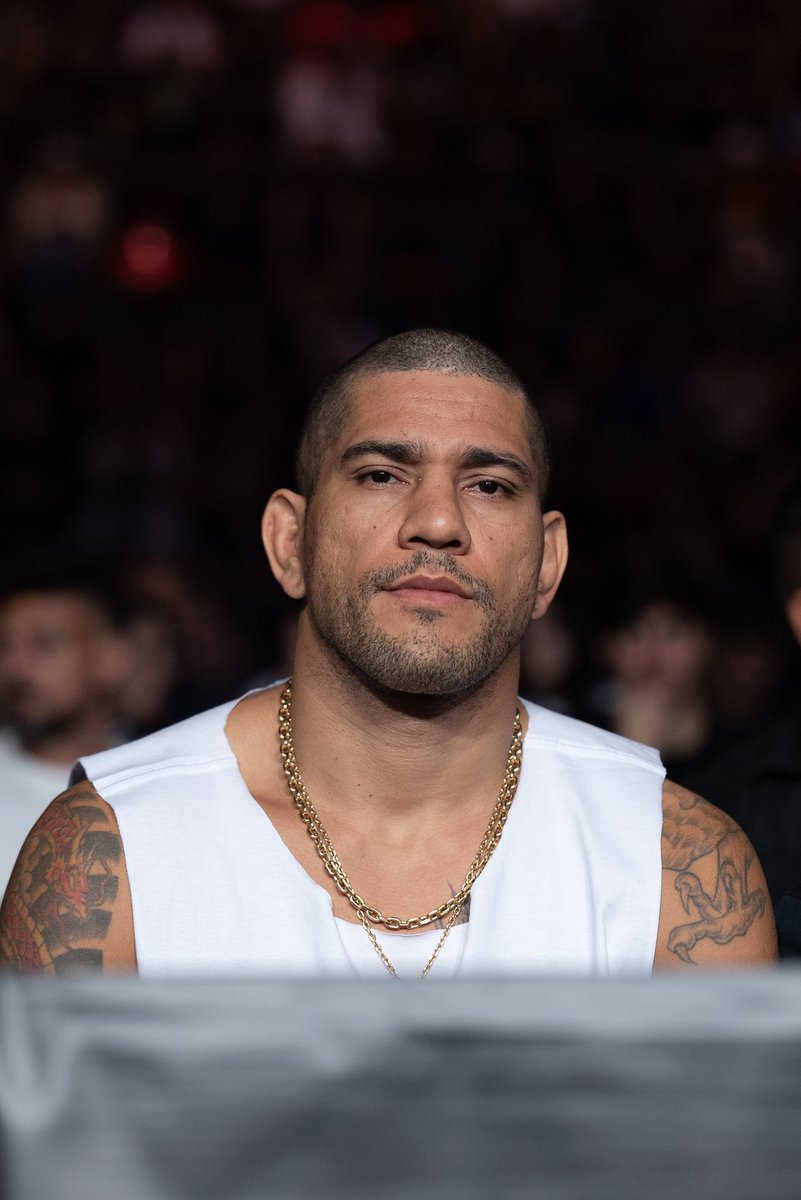 Alex Pereira is in the house! 🗿 🏆

#UFCRio | LIVE on TNT Sports &amp; discovery+