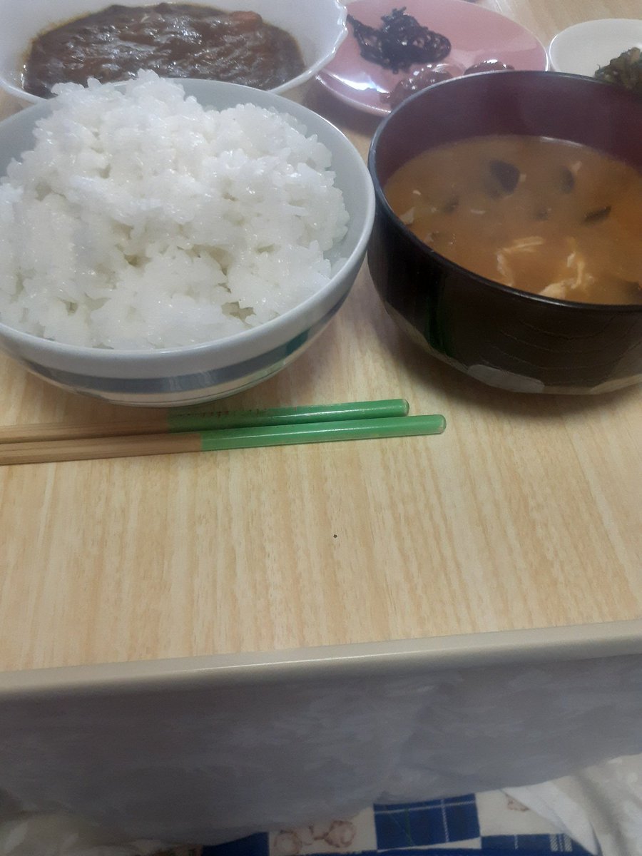 aKYFTM3zEhfdUIO's tweet image. 二日目のカレーっち
お味噌汁と一緒に
いただきましたっち
ふぅ～