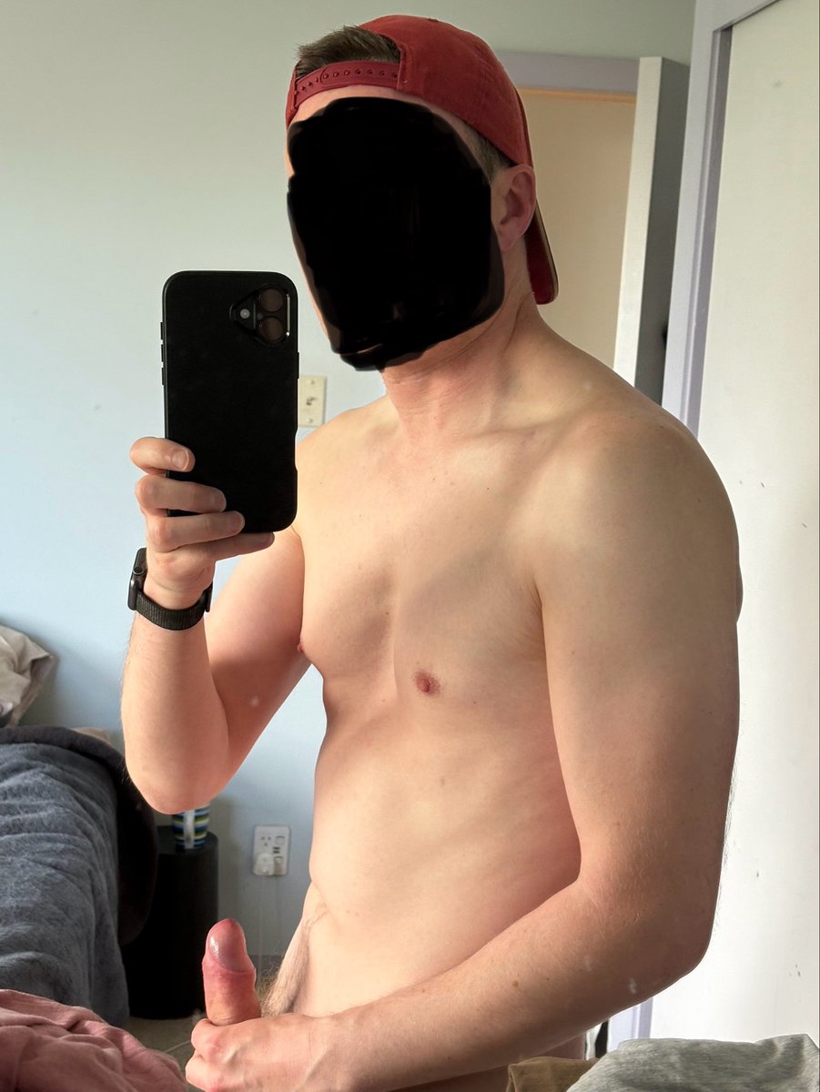 SJ22659's tweet photo. Sunday morning and ready for the gym. Need to take care of something else first though. Any takers? 😛😈
#horny #erect #naked https://t.co/1iK7hznVuK