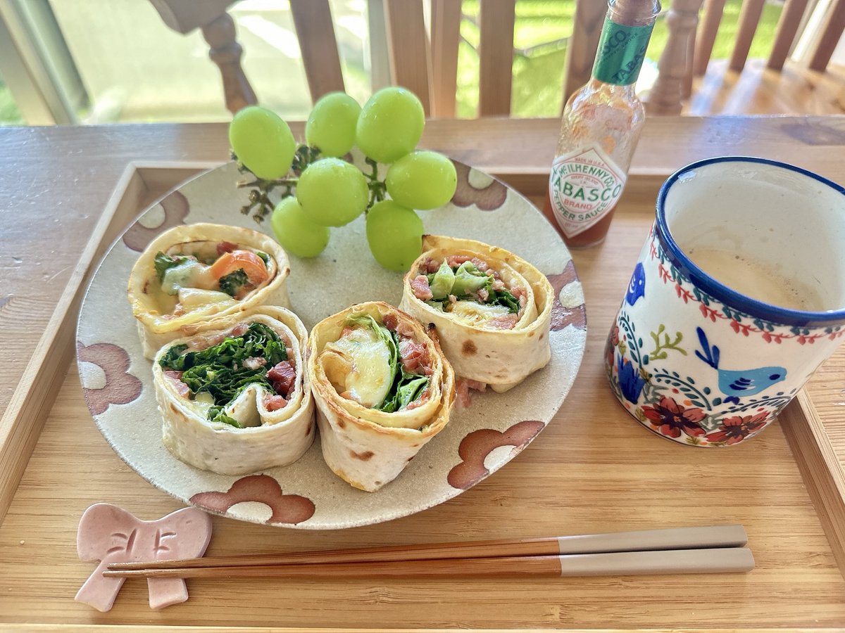 t_tomo_oita's tweet image. 最近の朝ごはん🥐

大分県中戸次にある古民家カフェ「HARIYO」の塩パン＆お芋パンとシチュー　美味しい💕ちょっと小さめ🥖おまけが1個付いてて13個📦

コストコのハイローラー・オムライス・もずく酢＆🍙＆ベーコンサラダ
このシャインマスカット🍇格別✨

#おうちごはん
#モーニング #ふるさと納税