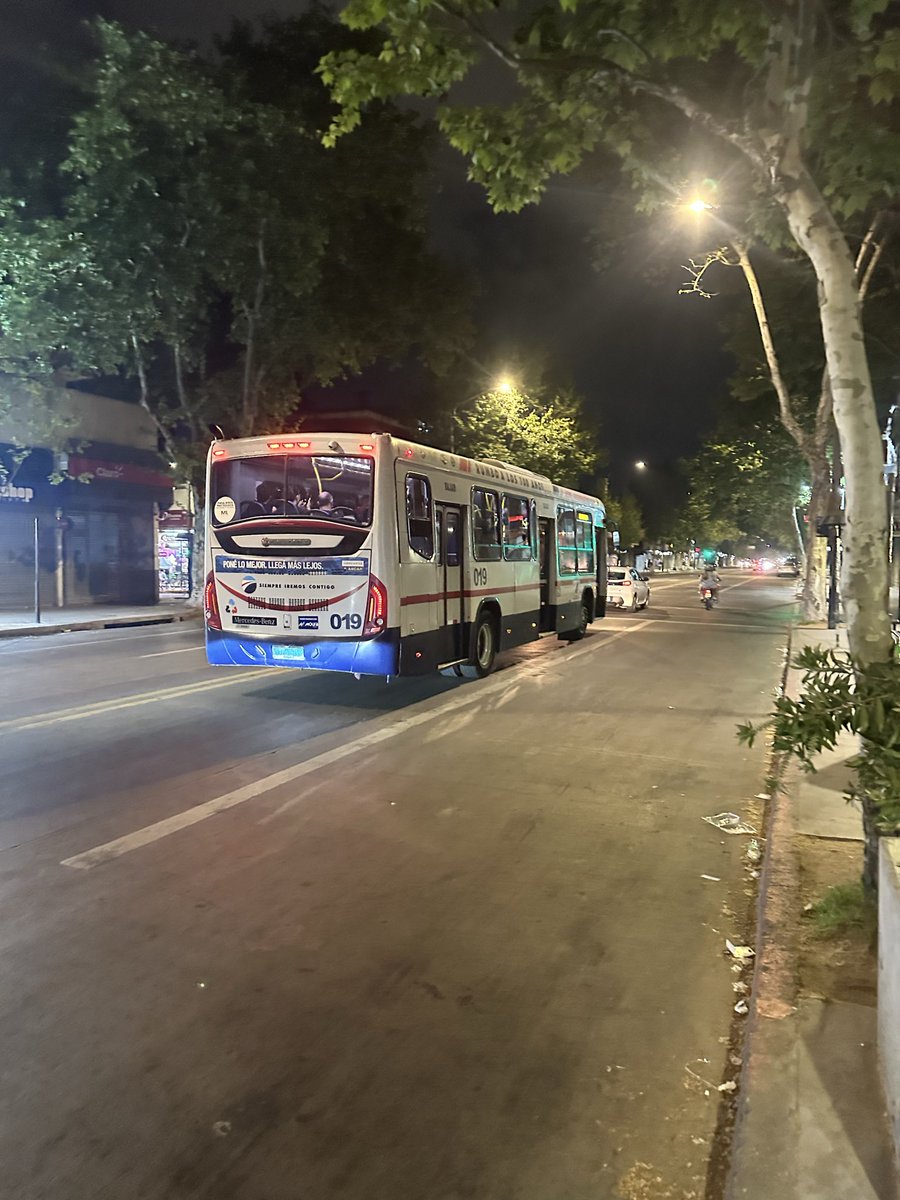 Calculo que la unidad de <a href="/imtransito/">Montevideo Tránsito</a> , tomará cartas en el asunto y aplicará sanción correspondiente a la unidad 019 de cutsa🙄