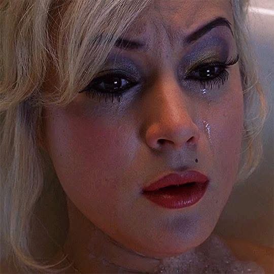 "No enferma, no te voy a detonar amarrada y disfrazado de Papa Emeritus III"