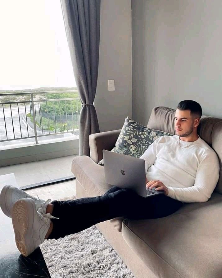 Crypto currency tweet media