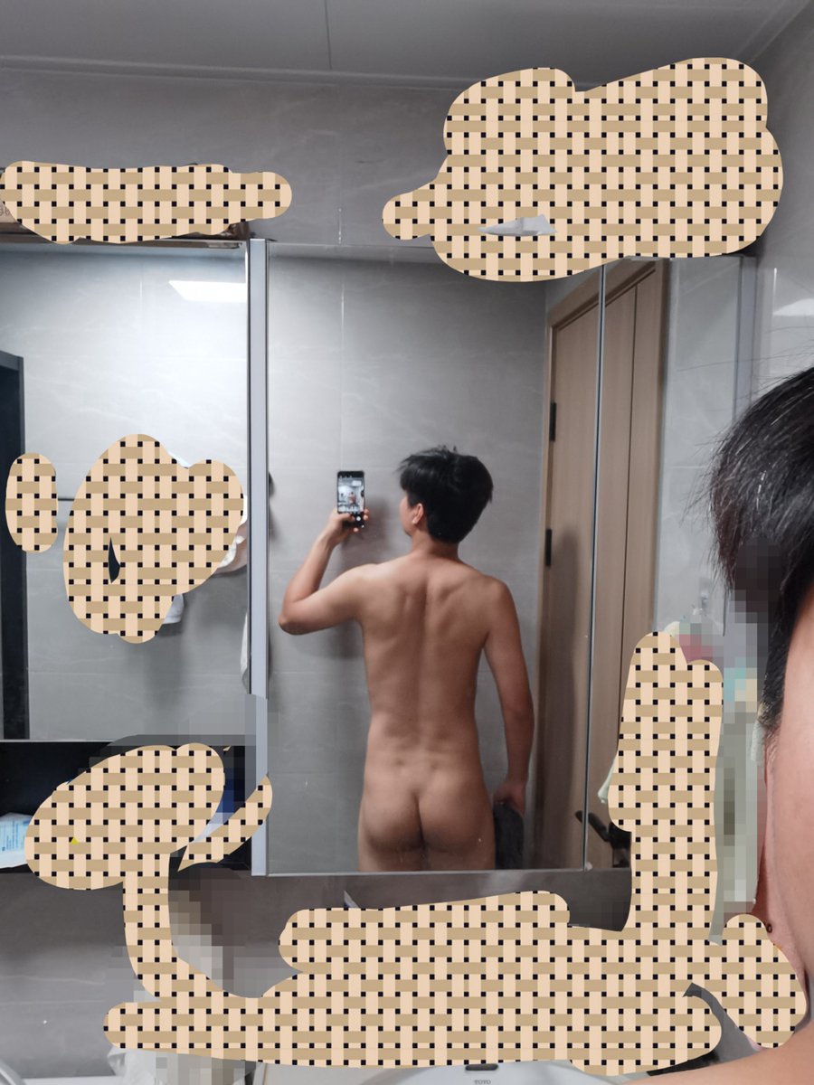 woganni1's tweet photo. 早上好，各位帅哥美女。这身材打几分？ https://t.co/kOSWdCKzdT