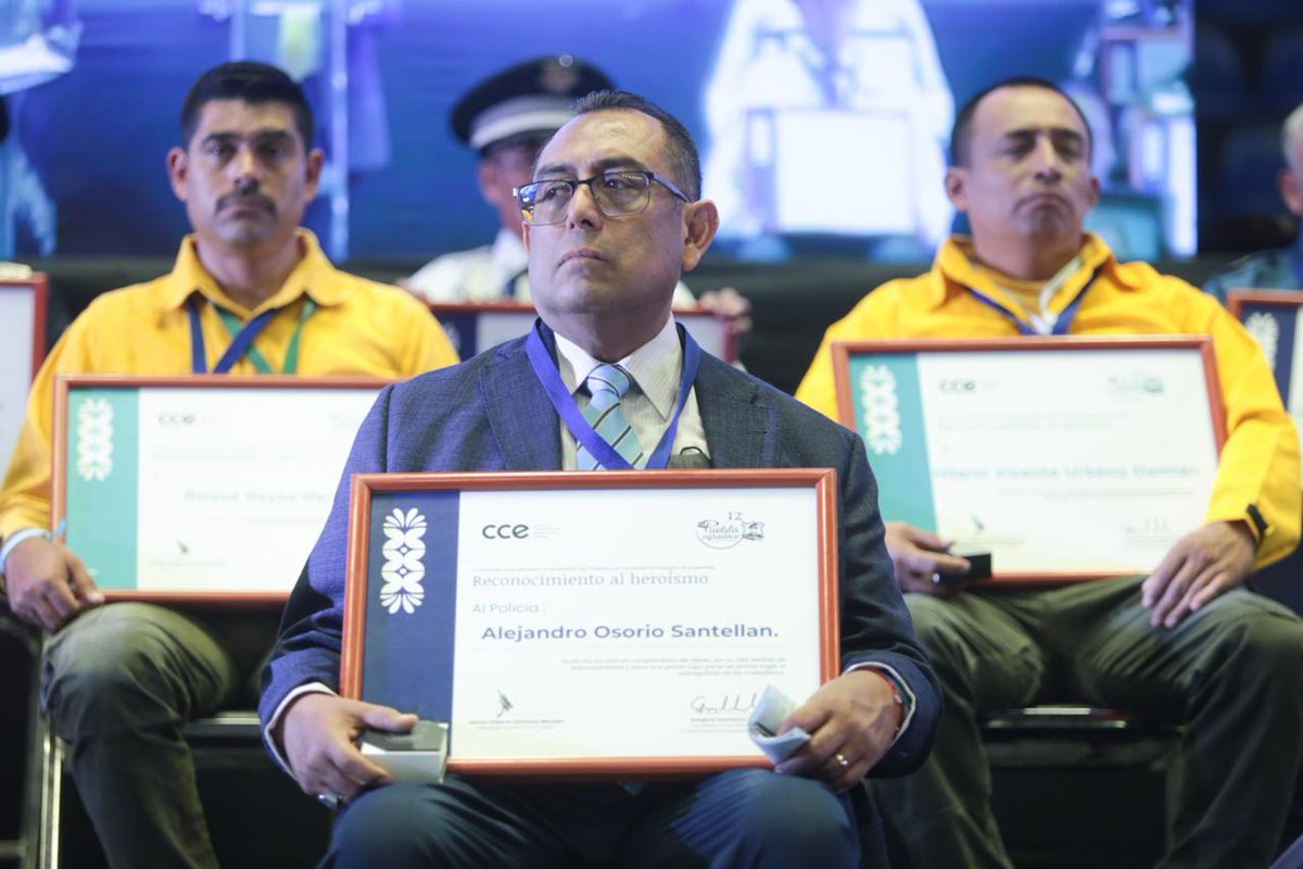 📢 Gobierno estatal y sector empresarial reconocen labor de servidores públicos

La Arena BUAP fue escenario de una emotiva jornada de reconocimiento a servidoras y servidores públicos en el marco de la iniciativa Puebla Agradece, impulsada por empresarios poblanos a través del