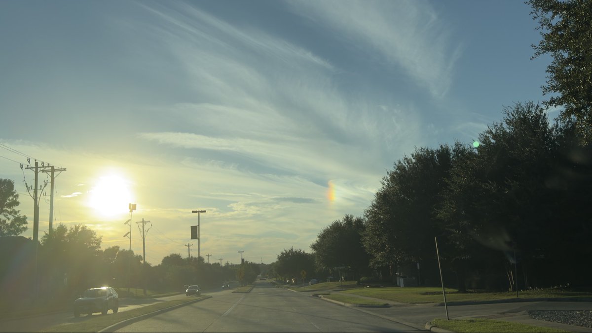 There is a great sun dog in #ntx right now (Sat 10/9 18:35) #txwx it’s better than these photos.