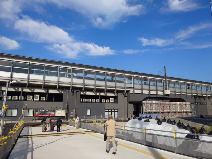 JR松山駅(旧駅舎と新駅舎)と松山市駅