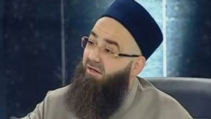 YeniUlak's tweet image. Cübbeli Ahmet:

"Peygamberler kabirde eşleriyle cinsel ilişkiye giriyor."