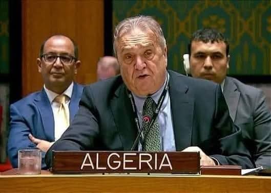 bdwbdw399294's tweet image. عمار بن جامع صدى الجزائر في أروقة الأمم المتحدة
في عالم يتكلم فيه كثيرون وتضيع فيه الأصوات بين الدبلوماسية والمصالح برز صوت جزائري واحد حمل الموقف بشجاعة ووقار عمار بن جامع