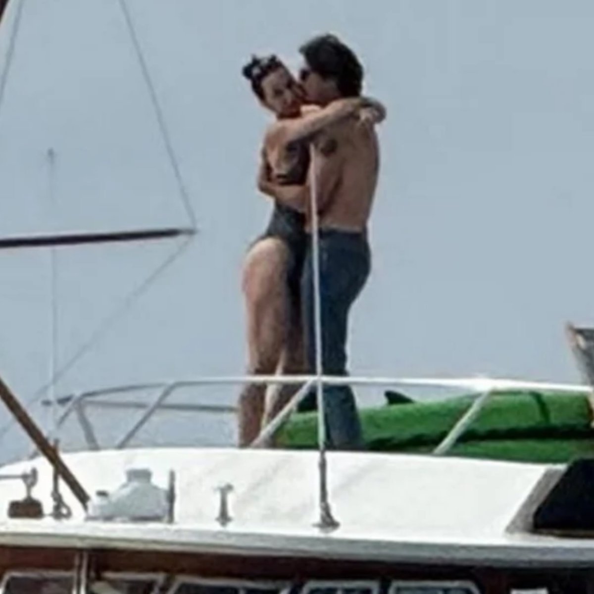 6ixbuzztv's tweet image. Former Canadian PM Justin Trudeau is officially dating pop star Katy Perry, with the couple spotted kissing on her yacht off Santa Barbara