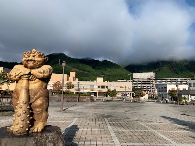 t_touristcenter's tweet image. 鬼怒川温泉駅前は只今晴れ、気温19℃
過ごしやすい朝です。
本日のSL大樹は１～８号の運行となります。
It&apos;s currently sunny at Kinugawa Onsen Station, with a temperature of 19°C.
It&apos;s a pleasant morning.
Today&apos;s SL Taiju will operate trains numbered 1 through 8.
#SL #鬼怒川ライン下り