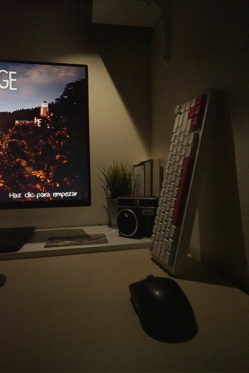 saturday night gaming with gf
🌪️💫🦋

#desksetup