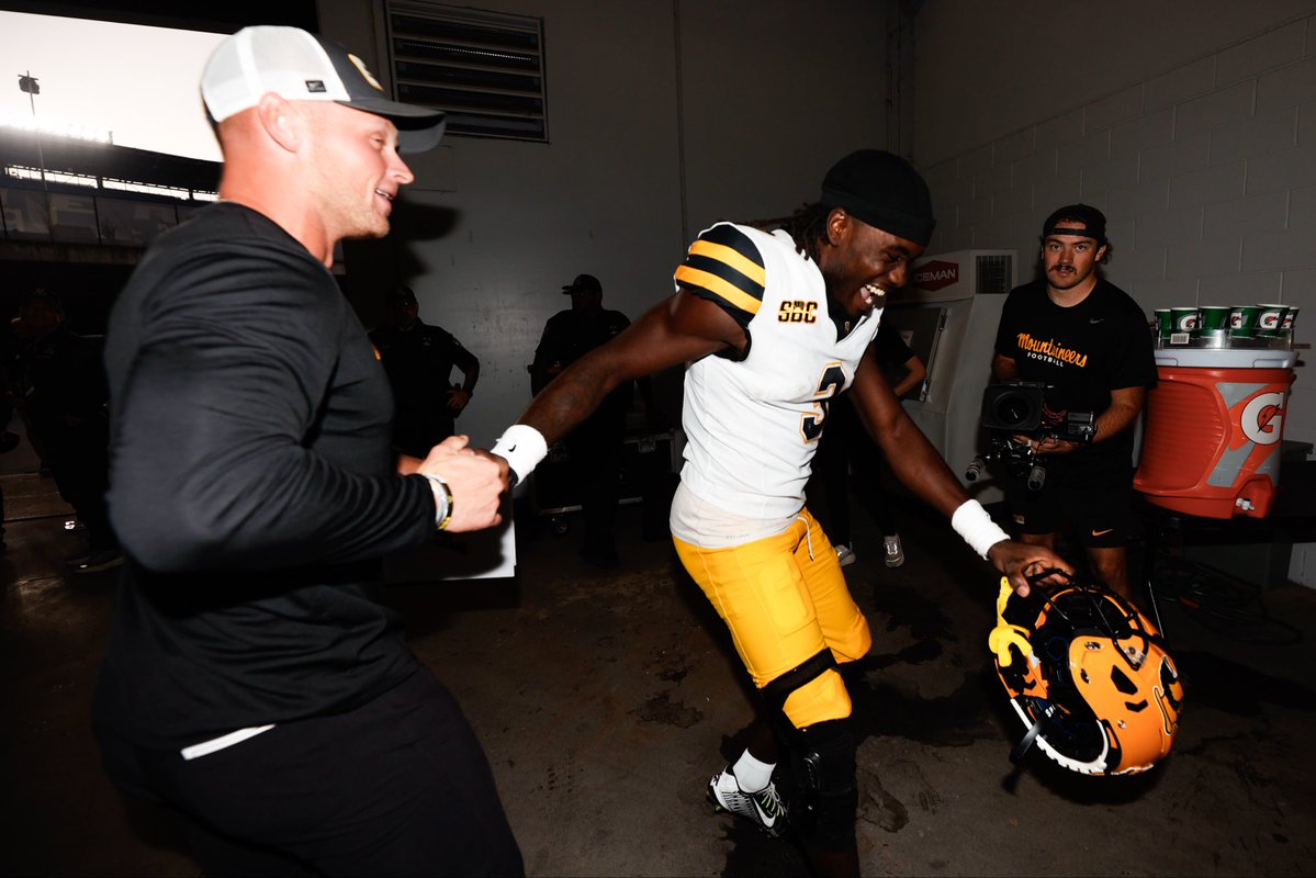 AppState_FB's tweet image. The locker room hits different after a road W! 

#GoApp