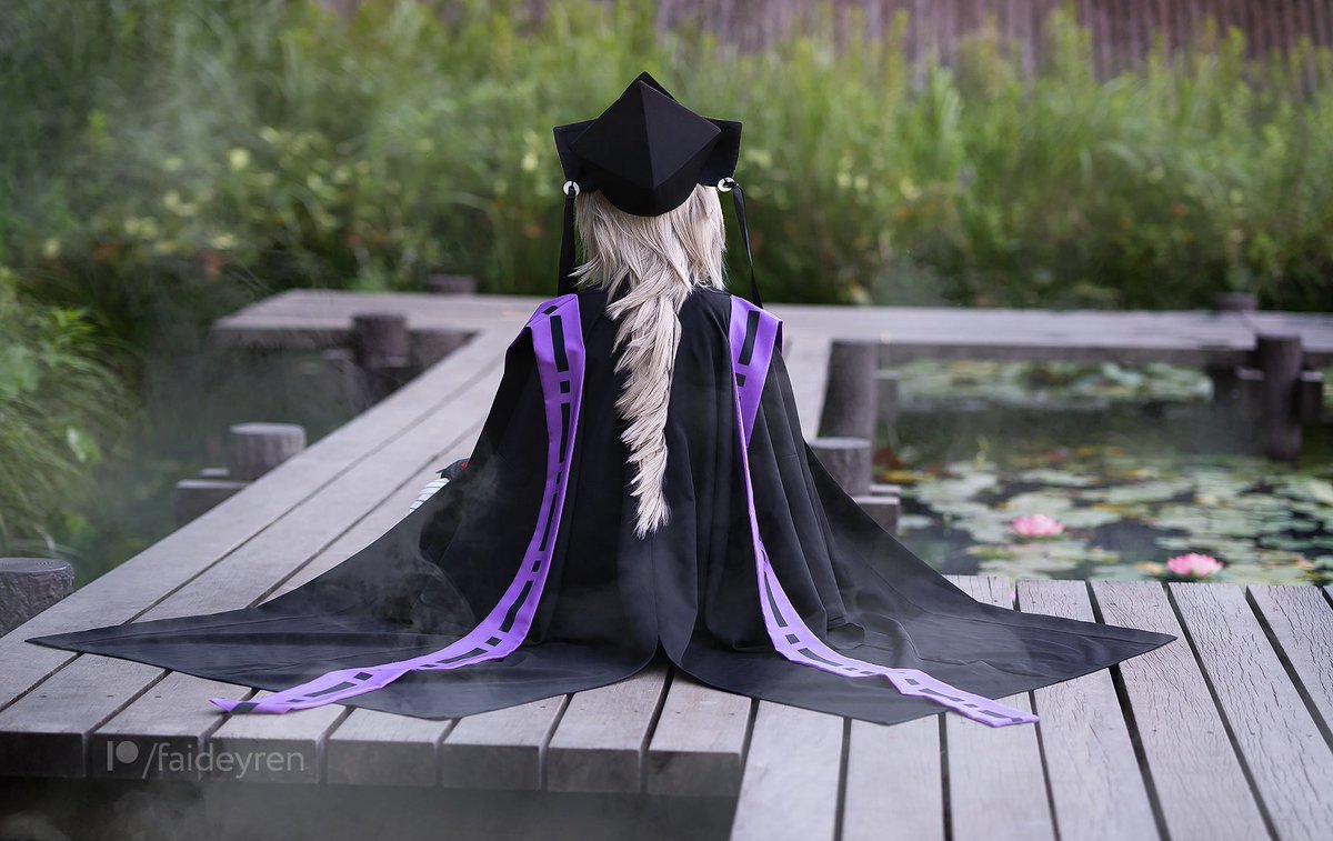 #顔の見えないコスプレ写真 #童磨

「慈悲を語りながら、無明を撒き散らす。」