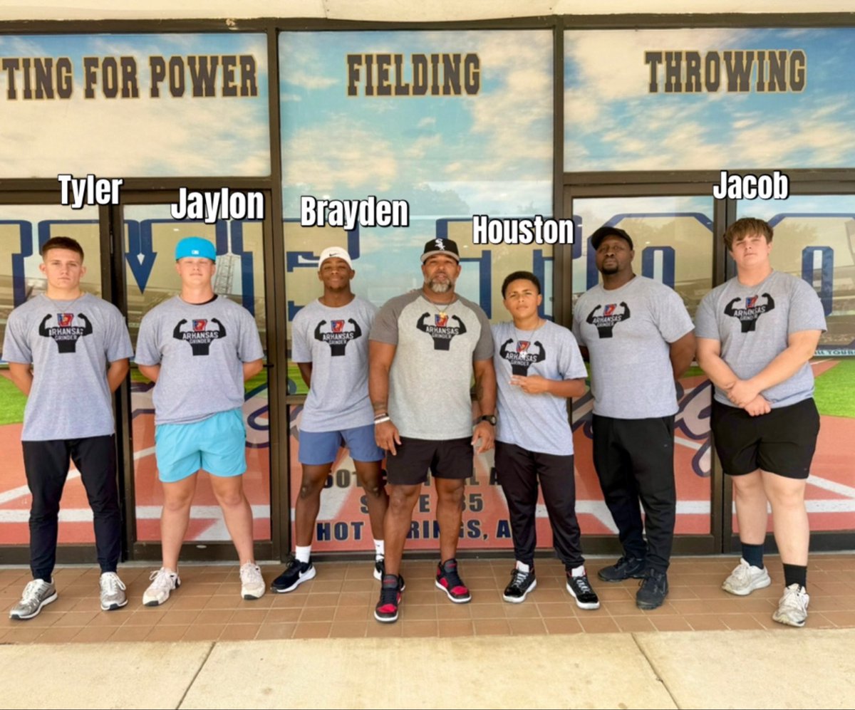 5 Future leaders, coaches, trainers and mentors. Thank you so much for your help today Fellas 👊🏾💯✊🏾💪🏾🫶🏾