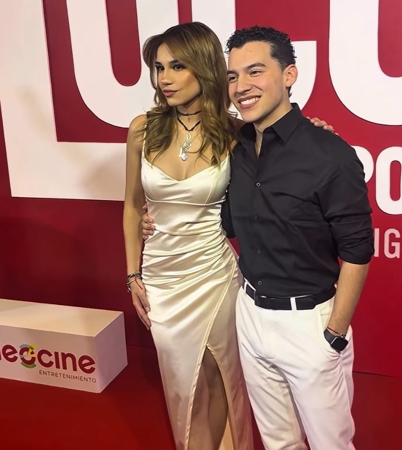 No les dolerá cargar con el peso de ser una de las parejas más bellas?🙂‍↕️😮‍💨