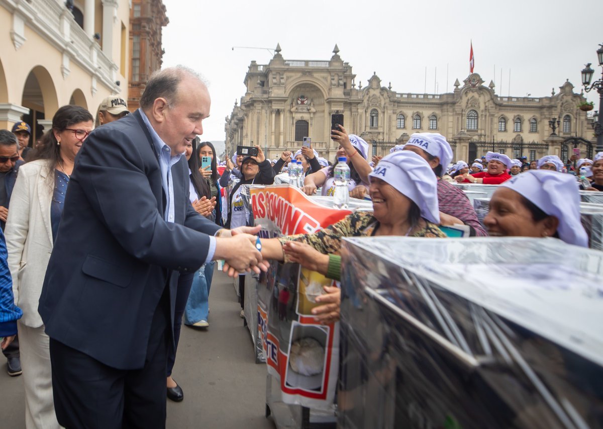 MuniLima's tweet photo. ¡Más de 460 hornos entregados! 🙌

A través del Programa #HambreCero, otorgamos 467 hornos industriales a las ollas comunes y a los comedores de Lima Metropolitana, para fortalecer la autogestión y el emprendimiento.

https://t.co/u2tzp93Jmp https://t.co/NY6bL6Ggfr