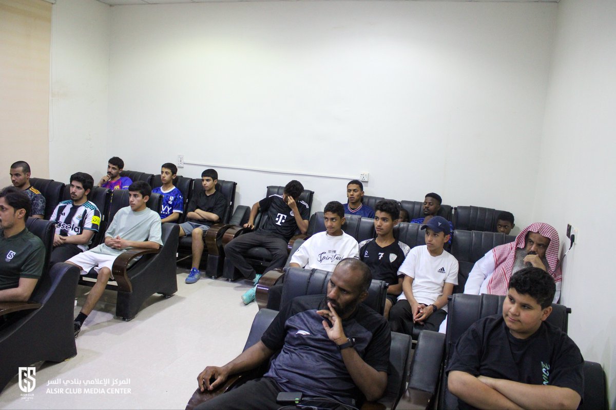 Alsir_club's tweet photo. 📄 | ضمن خطة المسؤولية الاجتماعية بنادي السر للربع الاول من الموسم الرياضي 2025/ 2026م

نفذت إدارة المسؤولية الاجتماعية مبادرة عن الصحة النفسية بالتزامن مع اليوم العالمي للصحة النفسية وبالتعاون مع مركز الصحي بالفيضة بالسر تعزيزاً للوعي بأهمية الصحة النفسية في الرياضة والمجتمع

#المسؤولية_الاجتماعية #نادي_السر