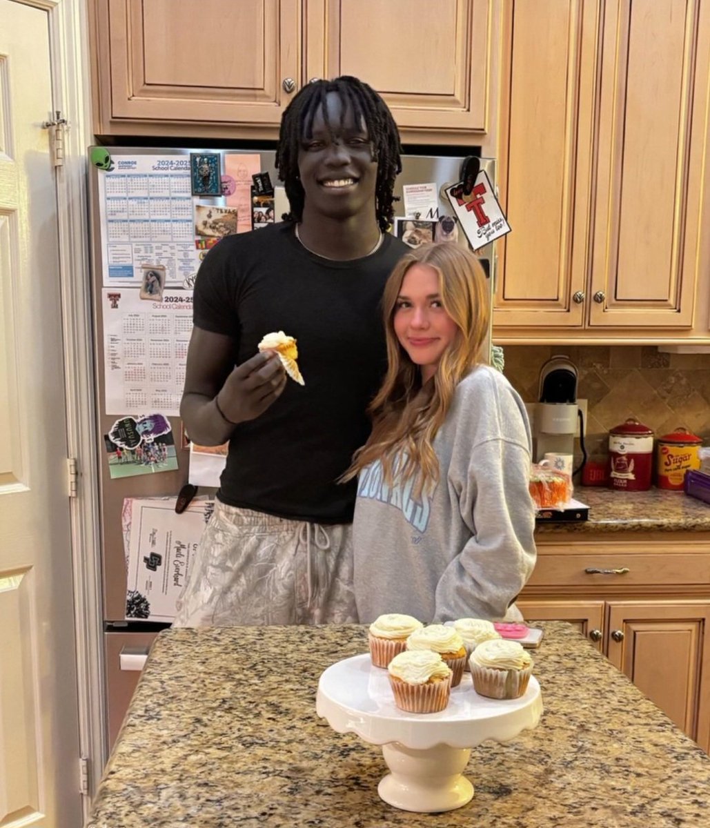 WhiteGirlBlack2's tweet photo. White girls: Are done with the effeminate, dangerous, racists and inadequate incel pink bois...

And

Black men: Are done with the fat, masculine, belligerent, violent, and insufferable Keshia 

Now they've joined forces to live happily ever after‼️���🏼🤴🏿 https://t.co/C7n4KN5pj8