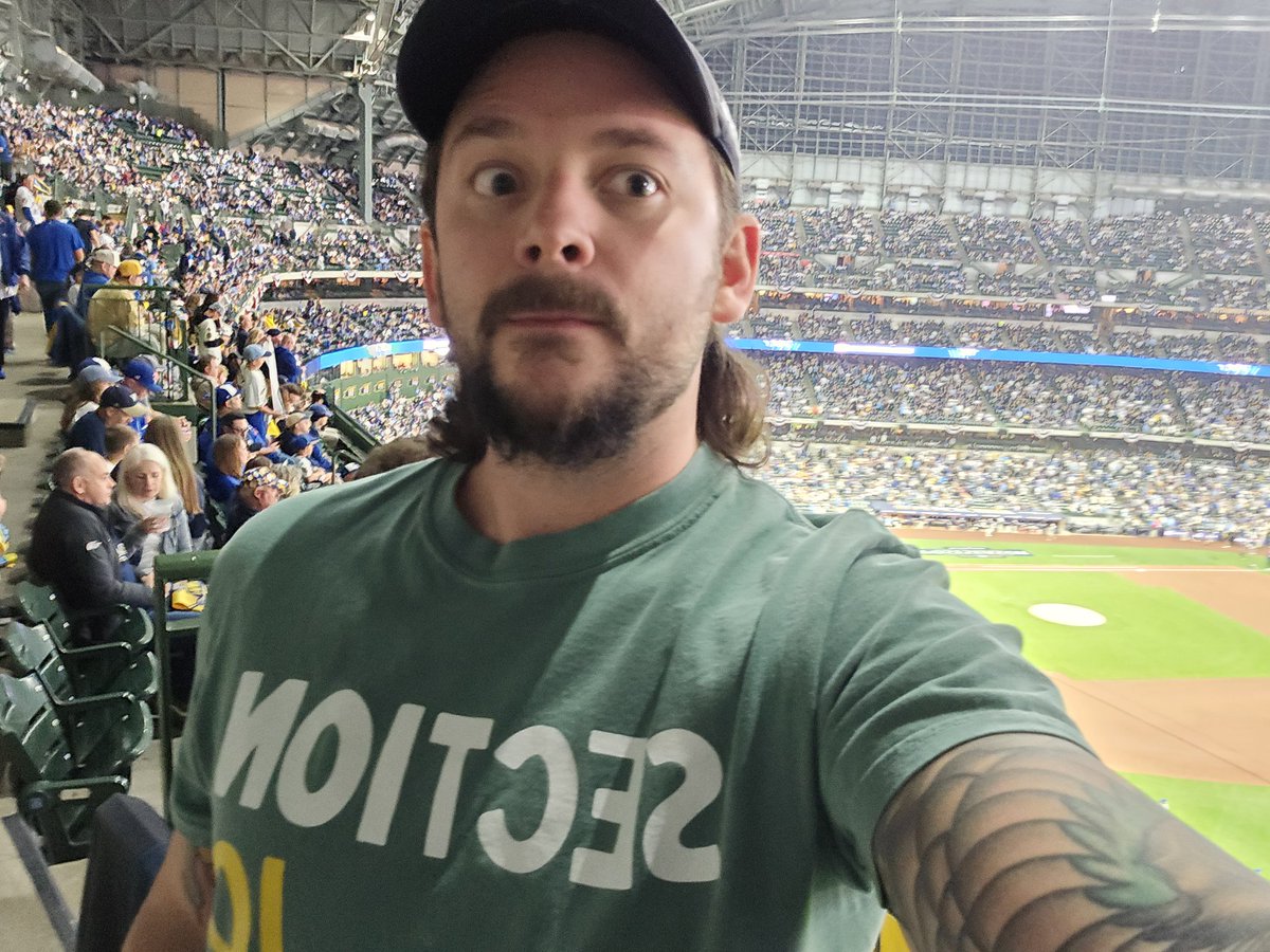 jaycedowell's tweet image. 10 @ 5. It is TENSE AS SHIT in here. These 2 teams really do not like each other!

@Section10Pod