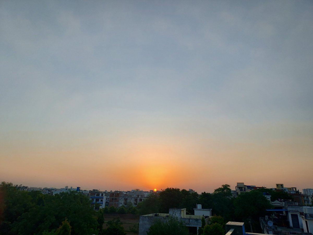 KHUSHBU__05's tweet image. #sunrise ke time #sunset upload kru meri marji btw #GoodMorningEveryone 
Jayshreekrishna