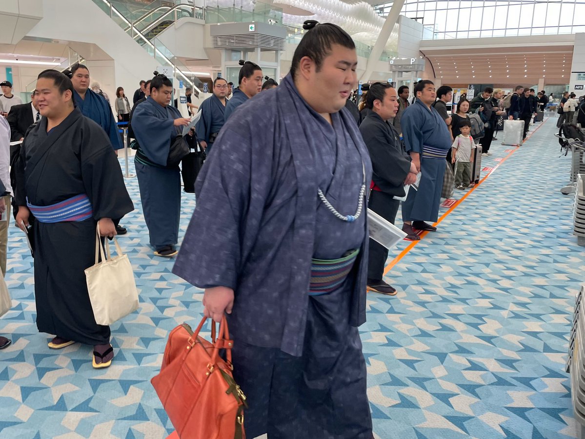＜大相撲ロンドン公演＞
本日B班の出発前の様子。
その②

#sumo #相撲 #ロンドン公演 #london