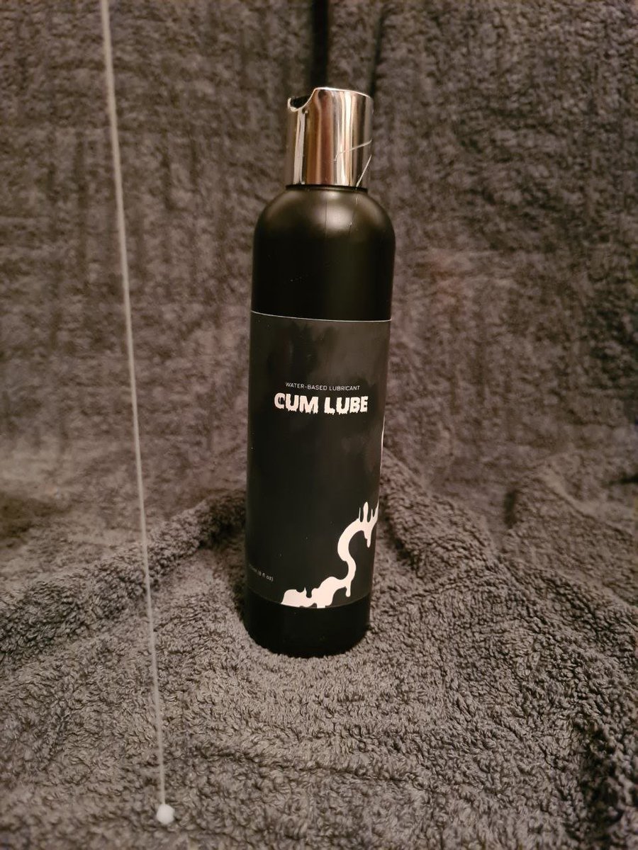 Grawbe_AD's tweet photo. this was a nice surprise! get it with your next order. its silky smooth, holds on places where it should hold on to, but whipes easily with a wet cloth without stains. a little bit goes a long way here but if you like it messy it can give you very nice ropes. thanks @knotmetoys https://t.co/D8j6XUULGL