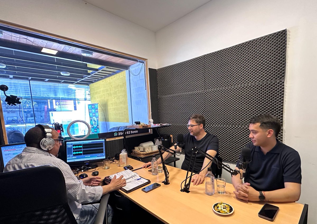 oagost's tweet photo. En Río Ceballos compartimos un desayuno con emprendedores que le ponen el pecho todos los días, visitamos a Lorena y su familia para escuchar su historia, y charlamos en Radio VIP sobre los desafíos del país.

Junto al candidato a diputado nacional y al concejal @yuboboscoo. 
Donde hay trabajo, esfuerzo y ganas de salir adelante, ahí estamos.
Porque la libertad se defiende laburando, no robando. 💪🇦🇷☕🎙️