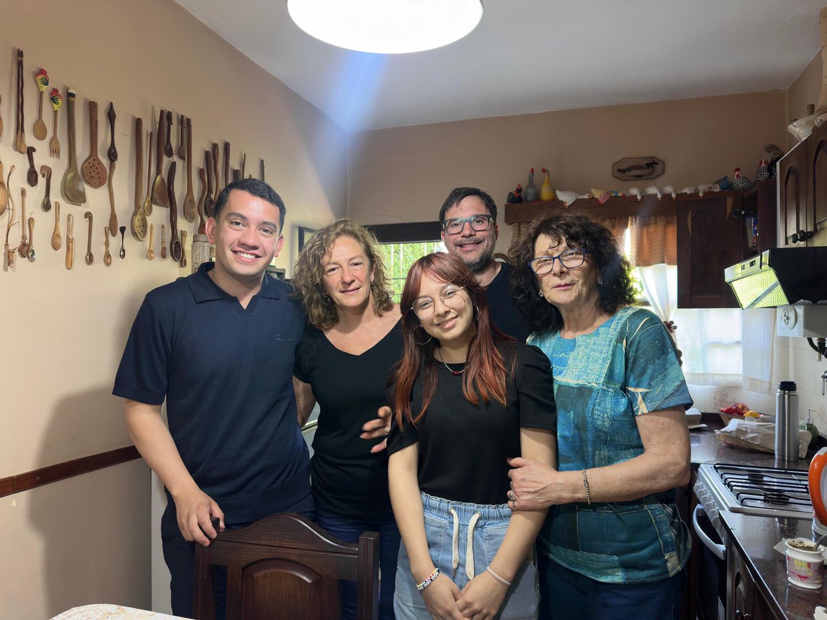 oagost's tweet photo. En Río Ceballos compartimos un desayuno con emprendedores que le ponen el pecho todos los días, visitamos a Lorena y su familia para escuchar su historia, y charlamos en Radio VIP sobre los desafíos del país.

Junto al candidato a diputado nacional y al concejal @yuboboscoo. 
Donde hay trabajo, esfuerzo y ganas de salir adelante, ahí estamos.
Porque la libertad se defiende laburando, no robando. 💪🇦🇷☕🎙️
