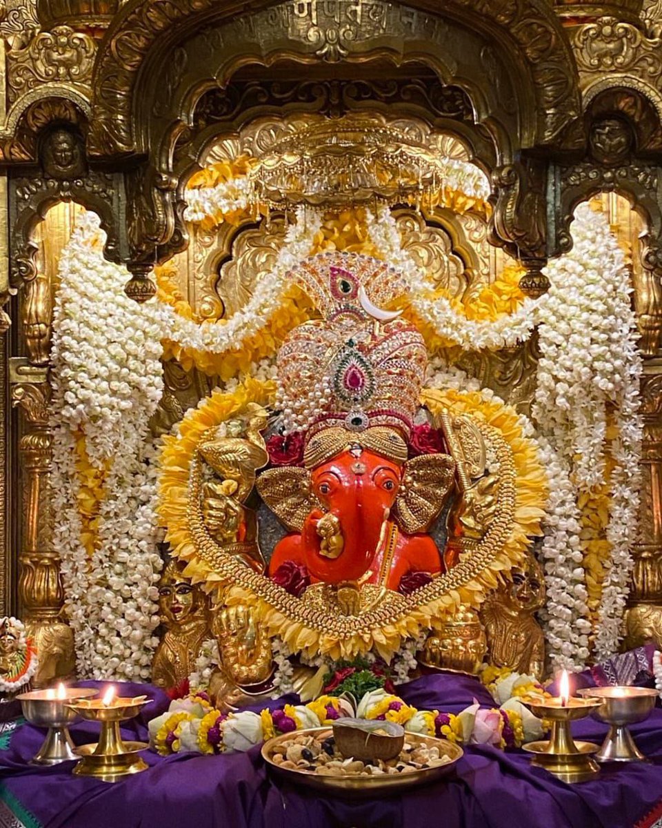 जय श्री गणेश 🙏🙏 
ॐ गं गणपतए नमः 🙏🙏