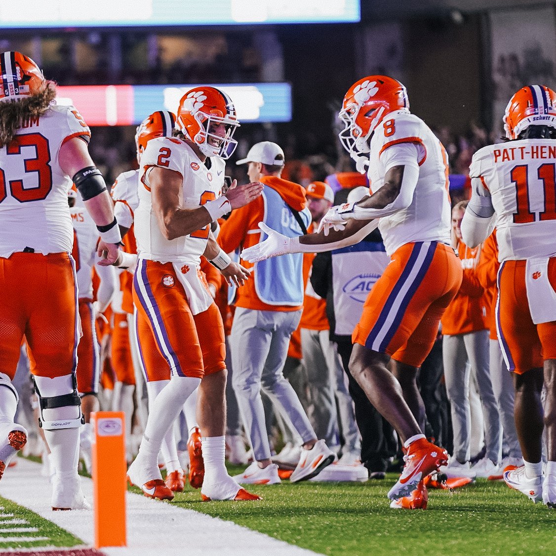 ClemsonFB's tweet image. Get the ball. Get in the end zone.
First TD of the game courtesy of @8adamrandall 👏